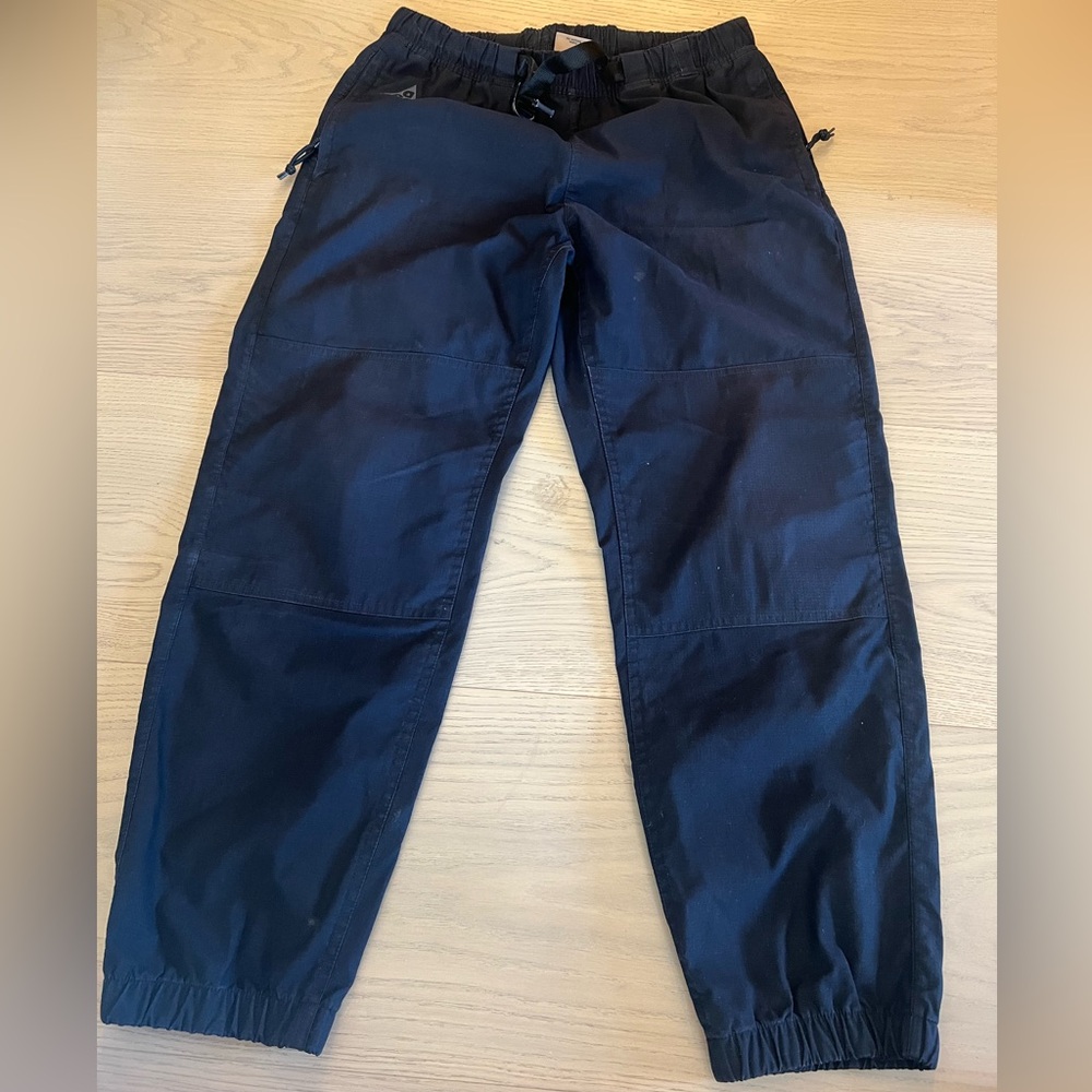 Nike ACG Men’s small Black pants
